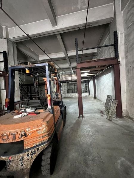 Light Industrial (B1) for Rent: Tong Lee Building - Image 1