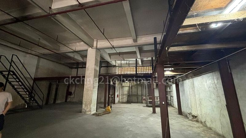 Light Industrial (B1) for Rent: Tong Lee Building - Image 2