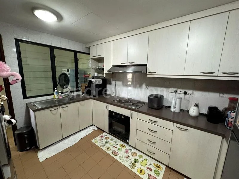 3 Bed Condo for Rent in  Chiltern Park - Image 4