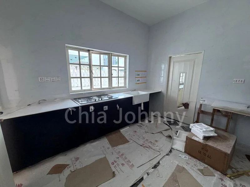 6 Bed Bungalow (Landed) for Rent in  Eden Park - Image 2