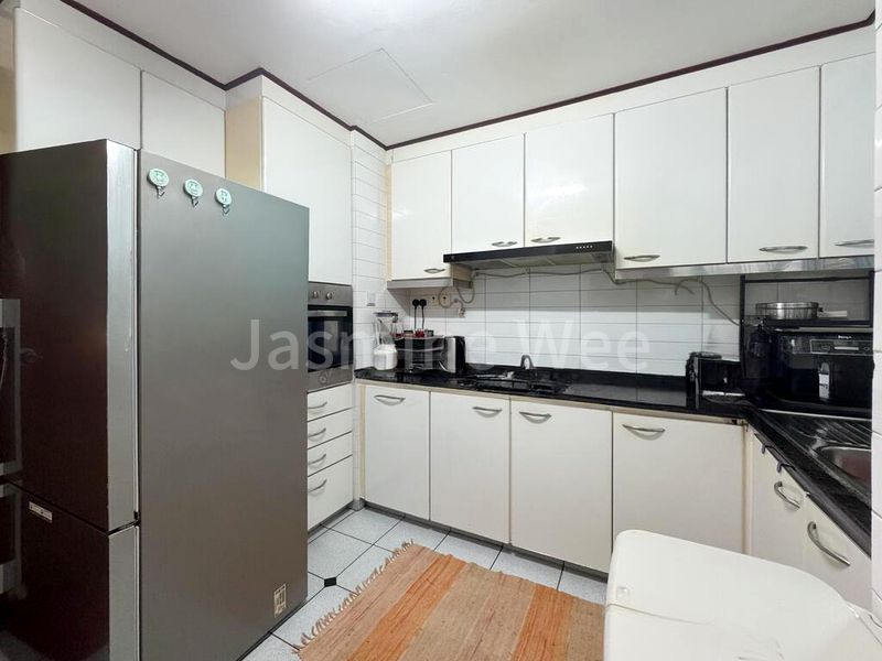 3 Bed Condo for Sale in  Springdale Condominium - Image 3