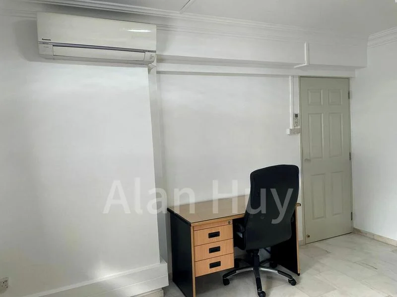 Common Room (HDB) for Rent in  3 Holland Close - Image 10
