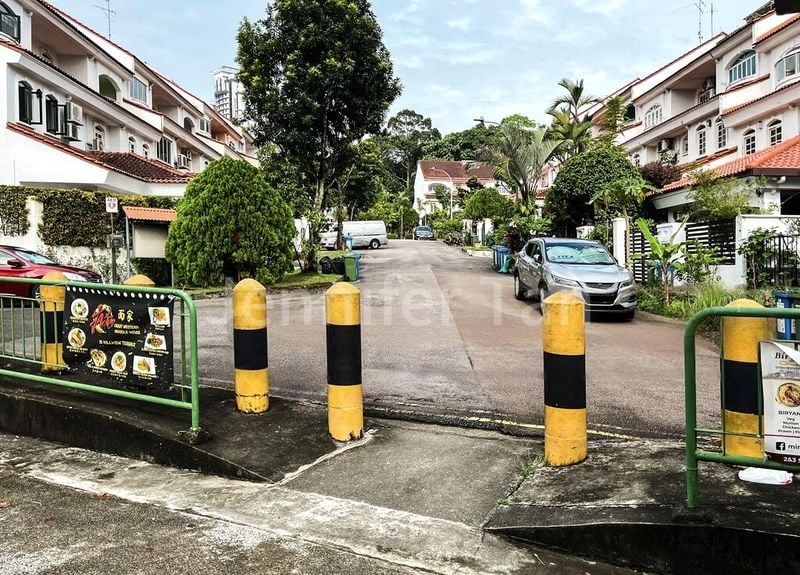 6 Bed Terraced House (Landed) for Sale in  Rivervale Drive - Image 3