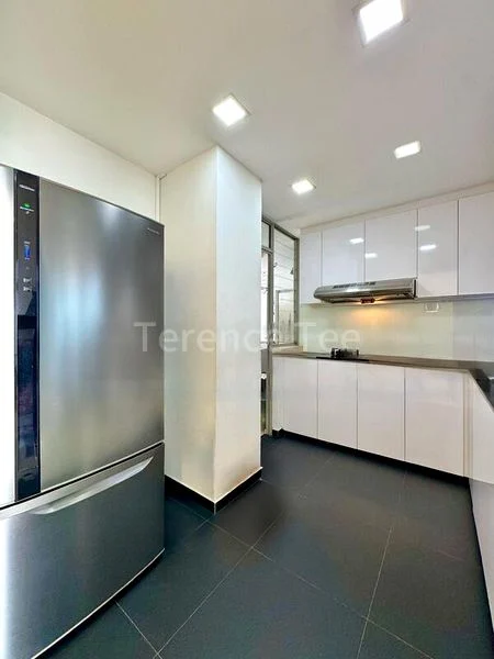 3 Bed Condo for Sale in  The Trumps - Image 4