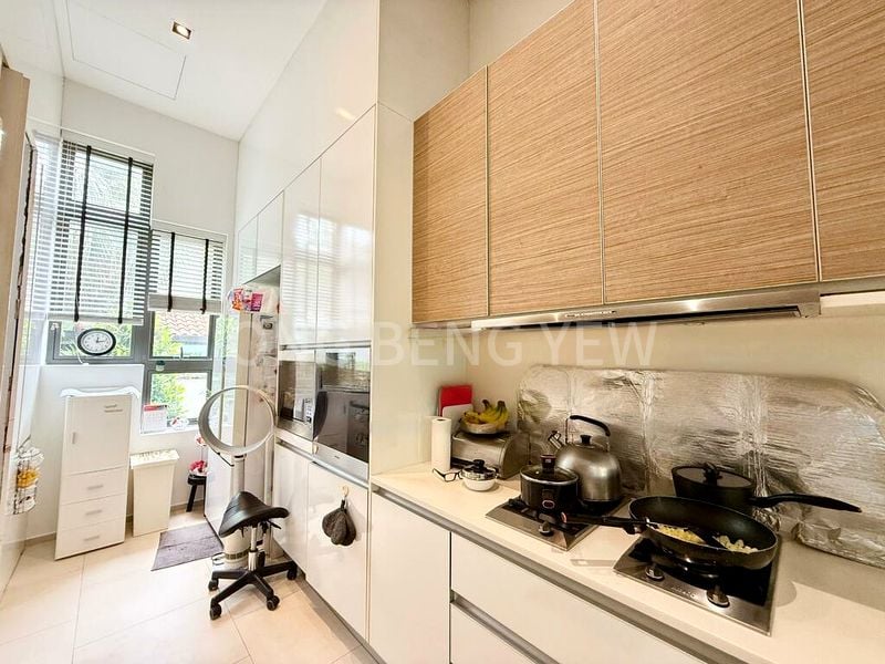 4 Bed Terraced House (Landed) for Sale in  Bournemouth Road - Image 2