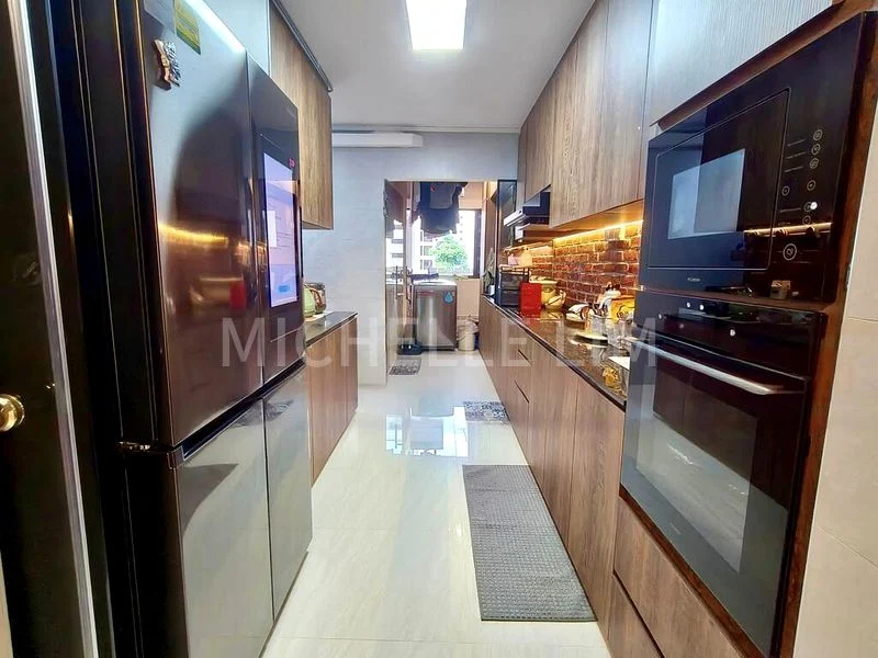 Executive HDB for Sale in  298D Compassvale Street - Image 3