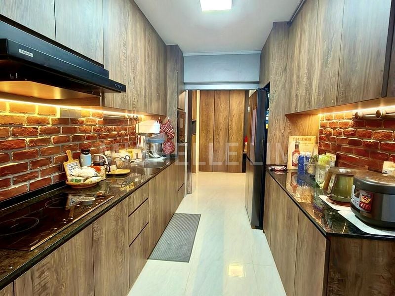 Executive HDB for Sale in  298D Compassvale Street - Image 4