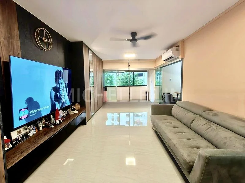 Executive HDB for Sale in  298D Compassvale Street - Image 1