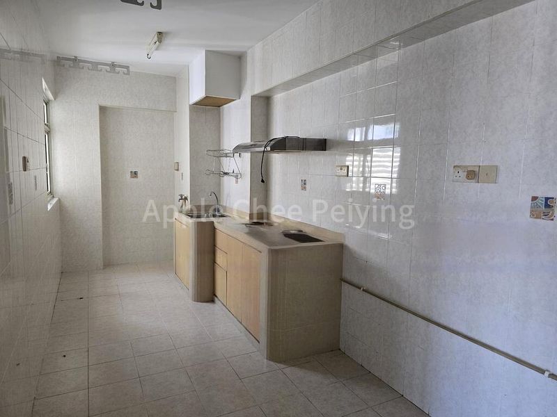 4 Room (4A) HDB for Sale in  385 Bukit Batok West Avenue 5 - Image 4