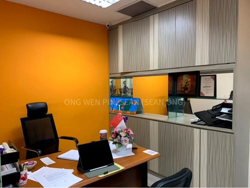 Office for Sale in  High Street Centre - Image 3