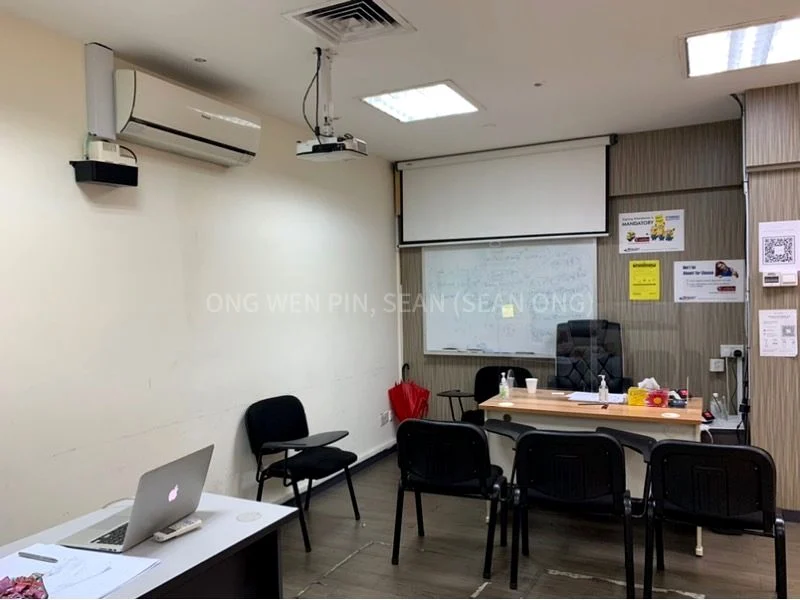 Office for Sale in  High Street Centre - Image 2