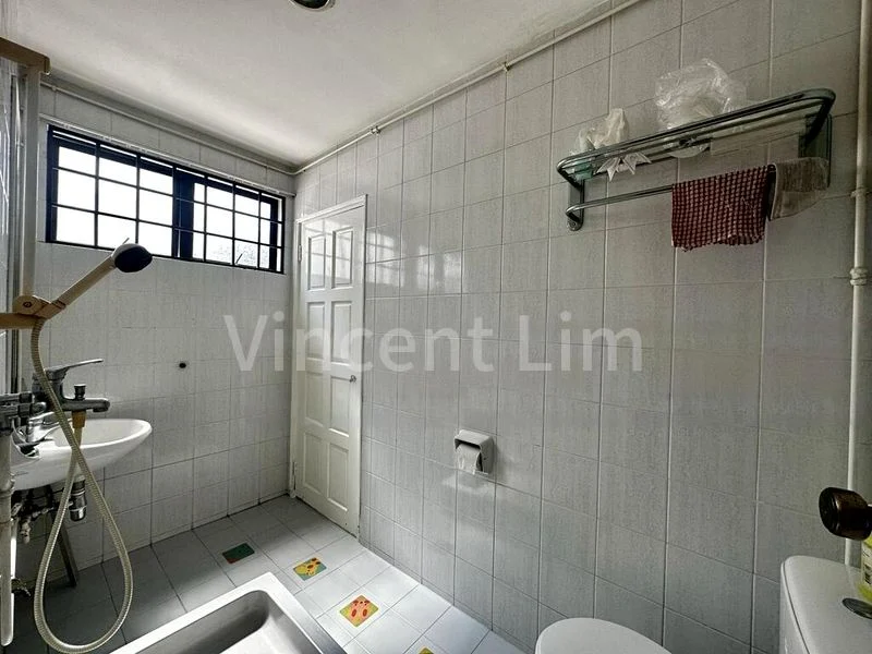 4 Bed Terraced House (Landed) for Sale in  Gerald Residence - Image 8