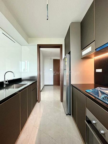 3 Bed Condo for Rent in Normanton Park - Image 9