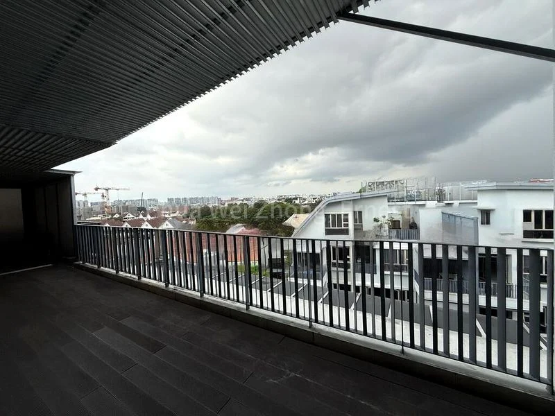 4 Bed Condo for Rent in  The Waterline - Image 15