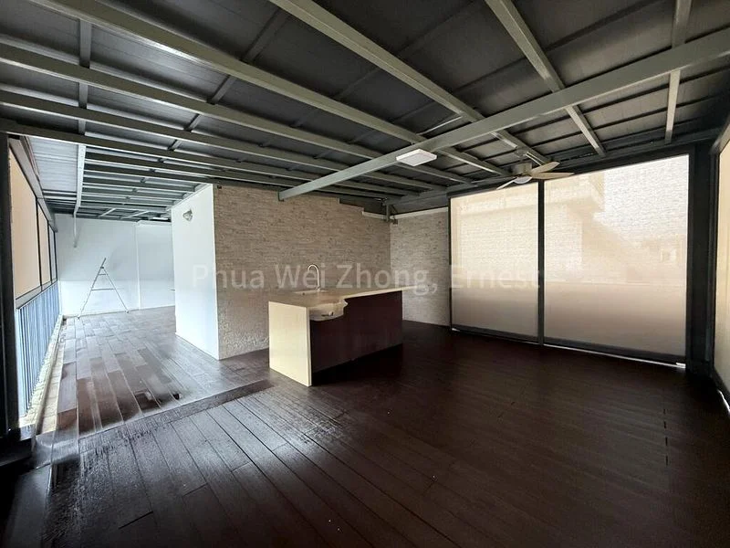 4 Bed Condo for Rent in  The Waterline - Image 9