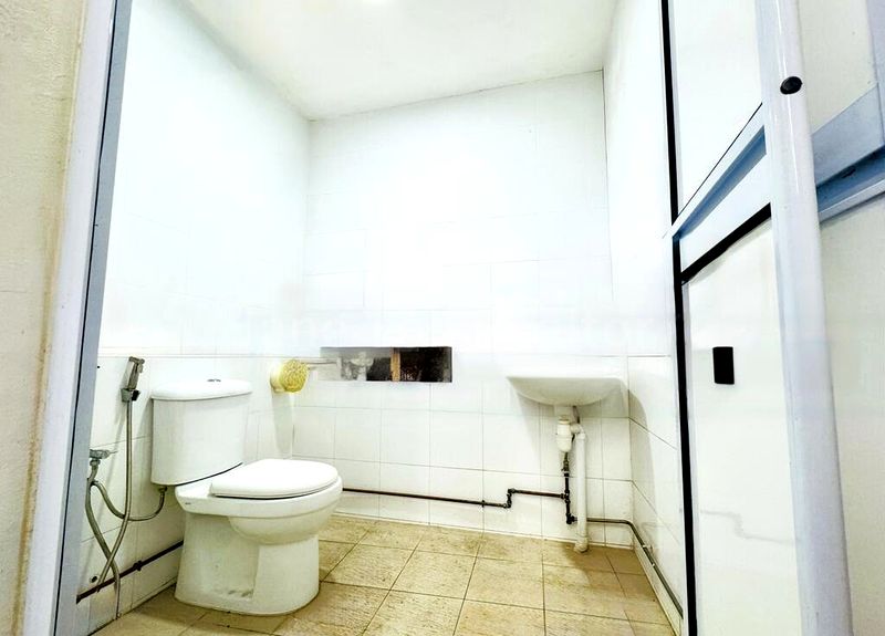 Shop / Shophouse for Sale: Sims Avenue Centre - Image 1