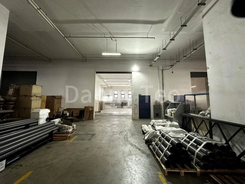 Light Industrial (B1) for Rent: North View Bizhub - Image 1