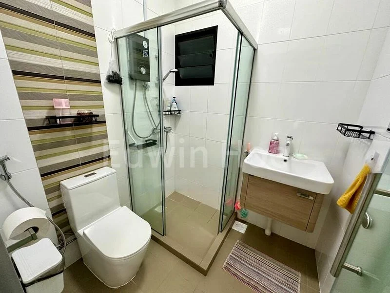 Common Room (HDB) for Rent in  472B Fernvale Street - Image 4