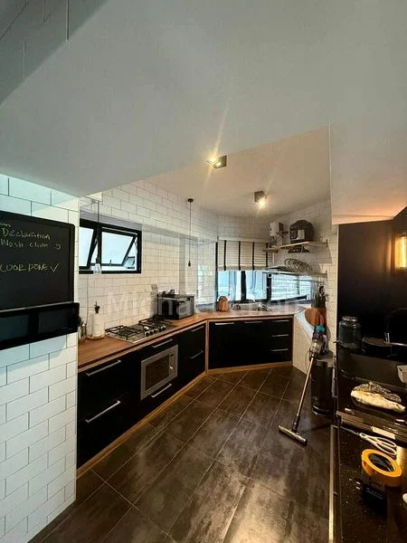 Executive HDB for Rent in 288B Bukit Batok Street 25 - Image 3