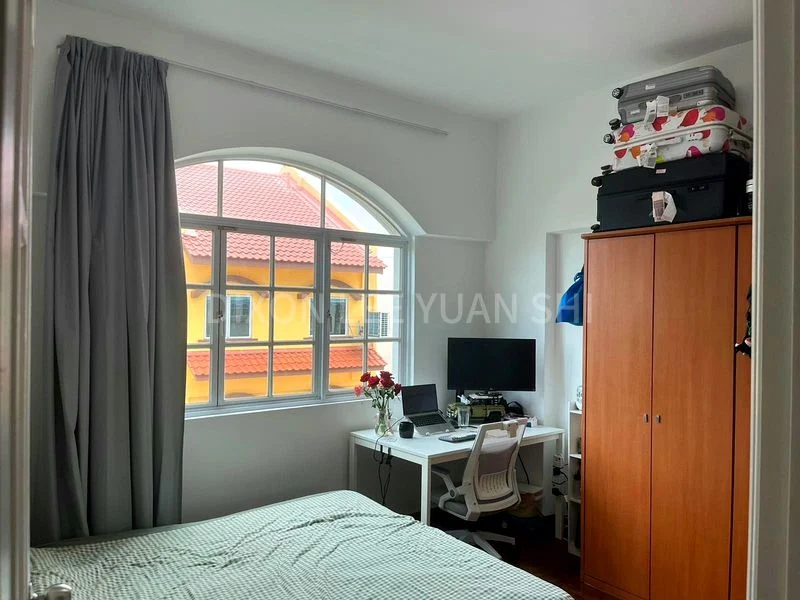 Room (Condo) for Rent in  Versailles - Image 1