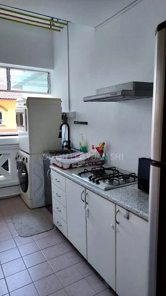 Room (Condo) for Rent in  Versailles - Image 4