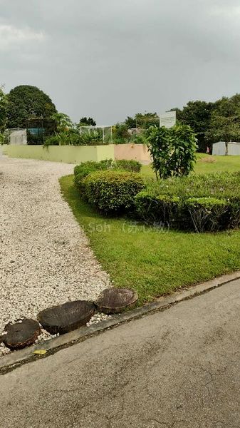 7 Bed Bungalow (Landed) for Sale in  Caldecott Hill Estate - Image 2