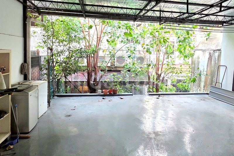 4 Bed Terraced House (Landed) for Sale in  Eng Kong Park - Image 2