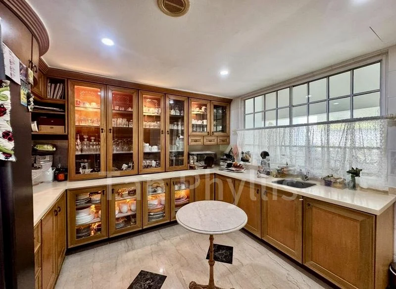 5 Bed Terraced House (Landed) for Sale in  La Suisse - Image 3