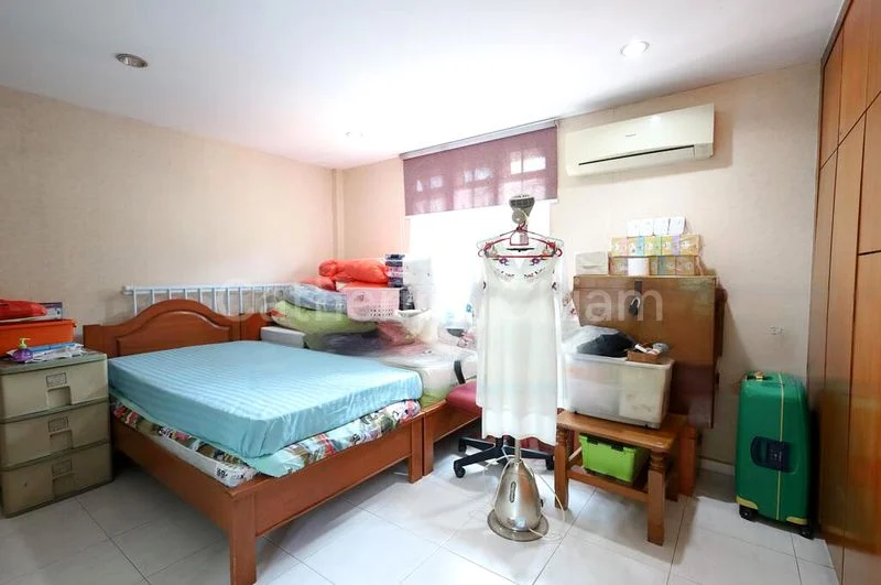 5 Bed Corner Terrace (Landed) for Sale in  Thrift Drive - Image 5
