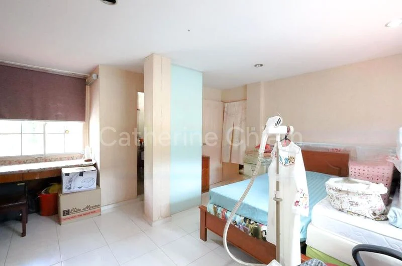 5 Bed Corner Terrace (Landed) for Sale in  Thrift Drive - Image 4