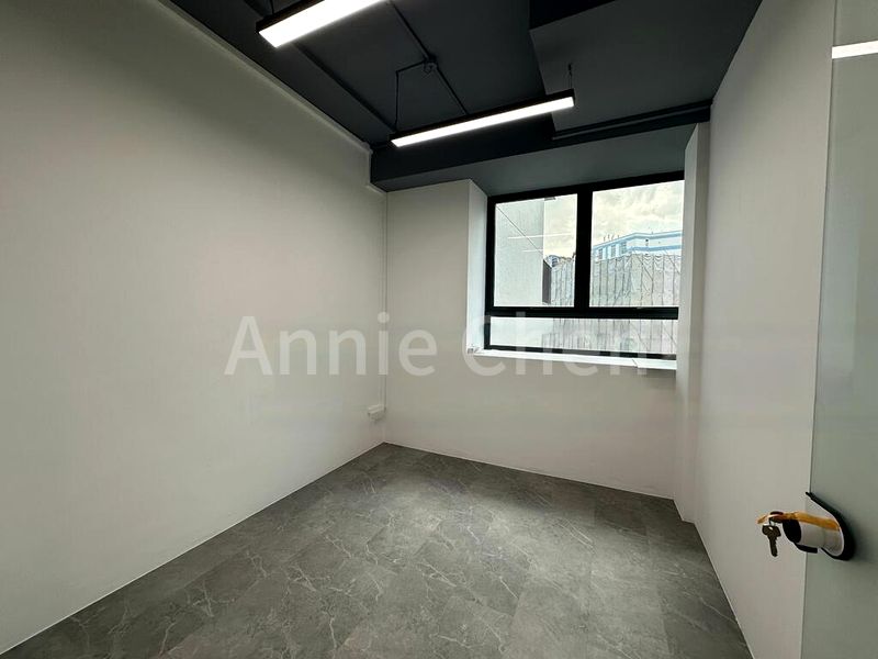 Light Industrial (B1) for Rent: Trivex - Image 2