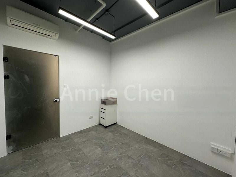 Light Industrial (B1) for Rent: Trivex - Image 8