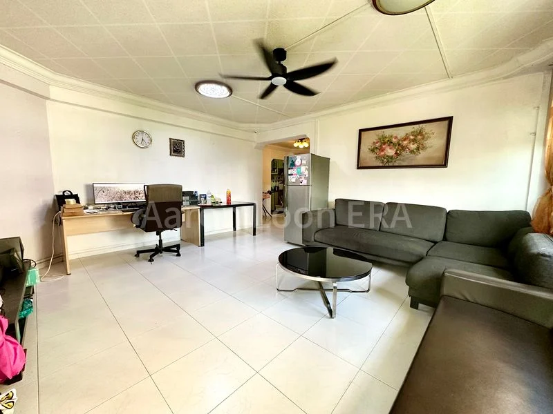 5 Room (5I) HDB for Sale in  318 Tampines Street 33 - Image 2