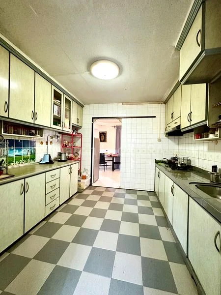 5 Room (5I) HDB for Sale in  318 Tampines Street 33 - Image 5