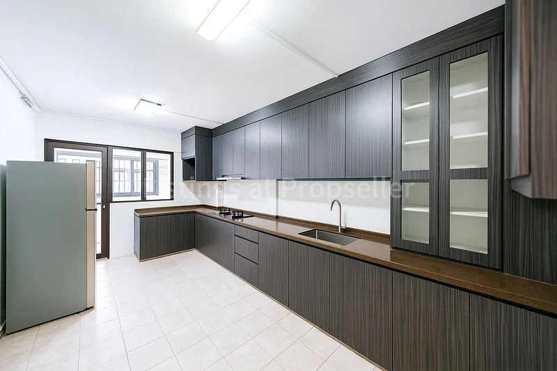 Executive HDB for Sale in 960 Hougang Avenue 9 - Image 3