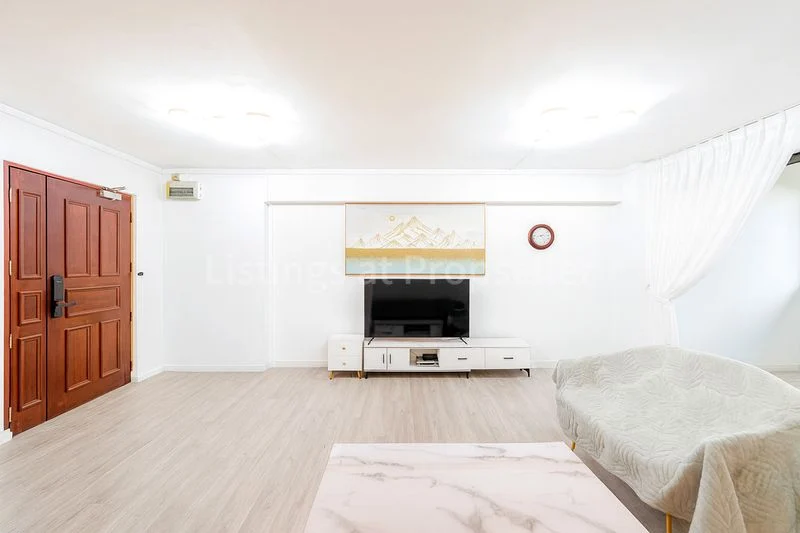 Executive HDB for Sale in 960 Hougang Avenue 9 - Image 2