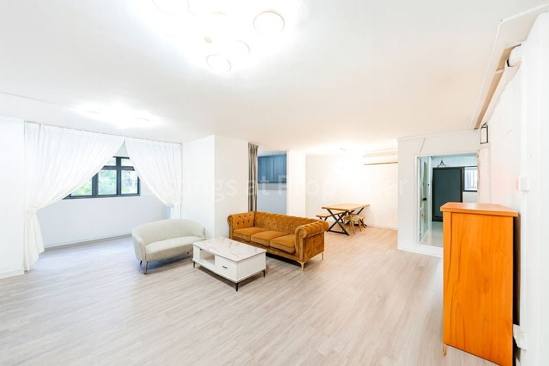 Executive HDB for Sale in 960 Hougang Avenue 9 - Image 1