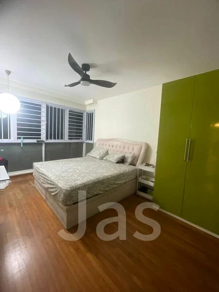 3 Bed Condo for Rent in  The Esparis - Image 4