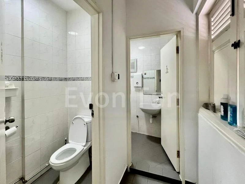 Office for Rent: Charming Shophouse | Telok Ayer Area | CBD, MRT, Amoy Food Centre - Image 5