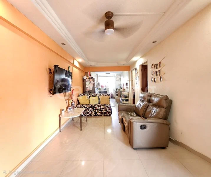 3 Room (3NG) HDB for Sale in  215 Yishun Street 21 - Image 1