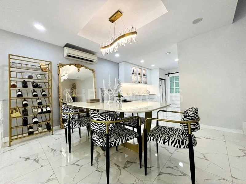 4 Bed Terraced House (Landed) for Sale in  St Nicholas View - Image 2