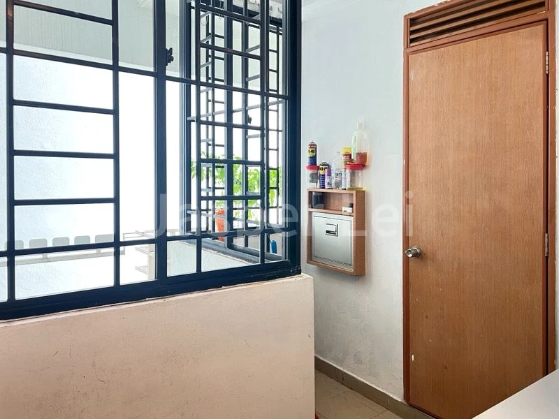 3 Bed Executive Condo for Sale in  Woodsvale - Image 3