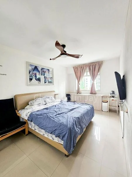 5 Room (5I) HDB for Sale in  176C Edgefield Plains - Image 7