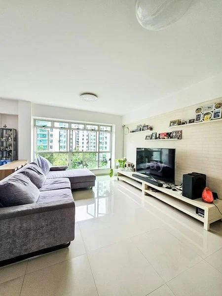 5 Room (5I) HDB for Sale in  176C Edgefield Plains - Image 1