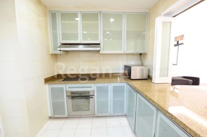 5 Bed Condo for Rent in  Spring Grove - Image 13