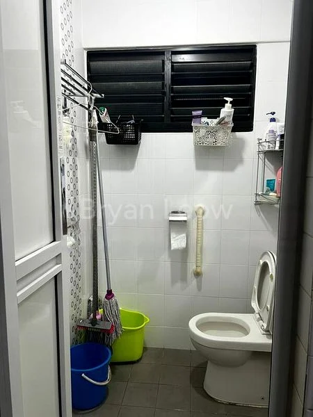 4 Room (4NG) HDB for Sale in  124 Yishun Street 11 - Image 9