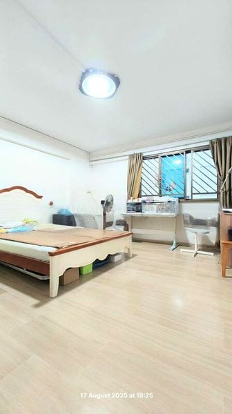 5 Room (5A) HDB for Sale in 349 Woodlands Avenue 3 - Image 4