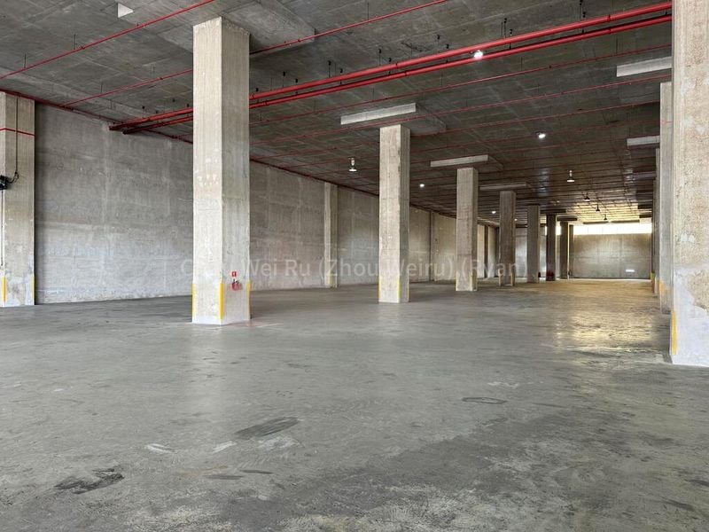Warehouse for Rent: Ground | 8m Clear | 4 Bays in Jurong - Image 1