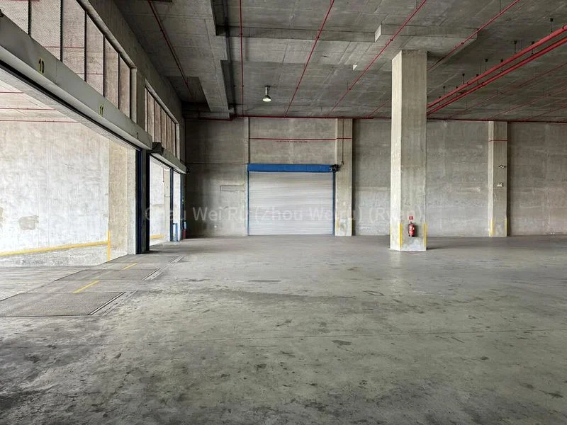Warehouse for Rent: Ground | 8m Clear | 4 Bays in Jurong - Image 2
