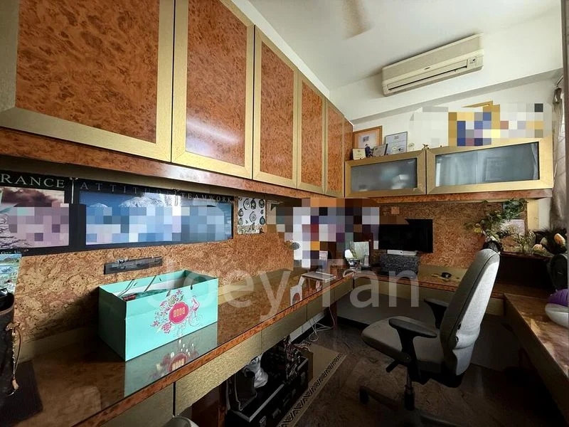 5 Bed Apartment (Condo) for Sale in  The Warren - Image 1